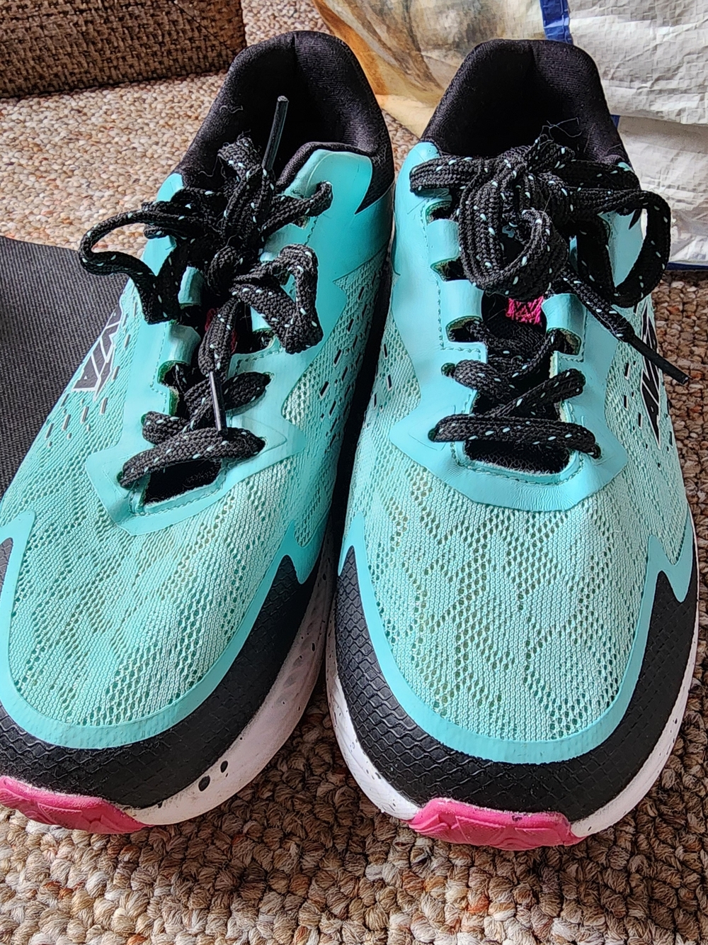 Women's Avia Aqua Mesh Running Sneakers with Black Accents Size 6